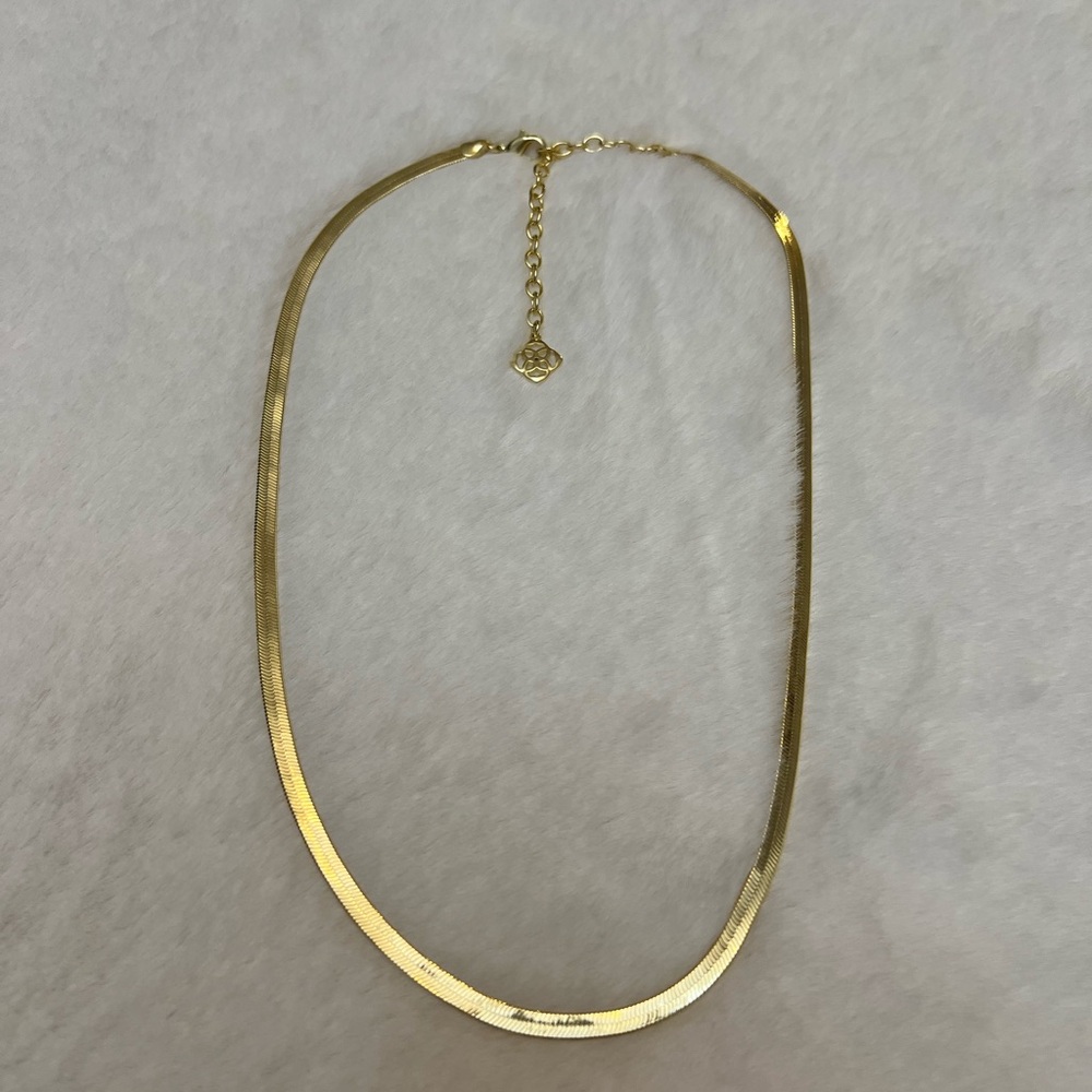 Elegant Gold Necklace